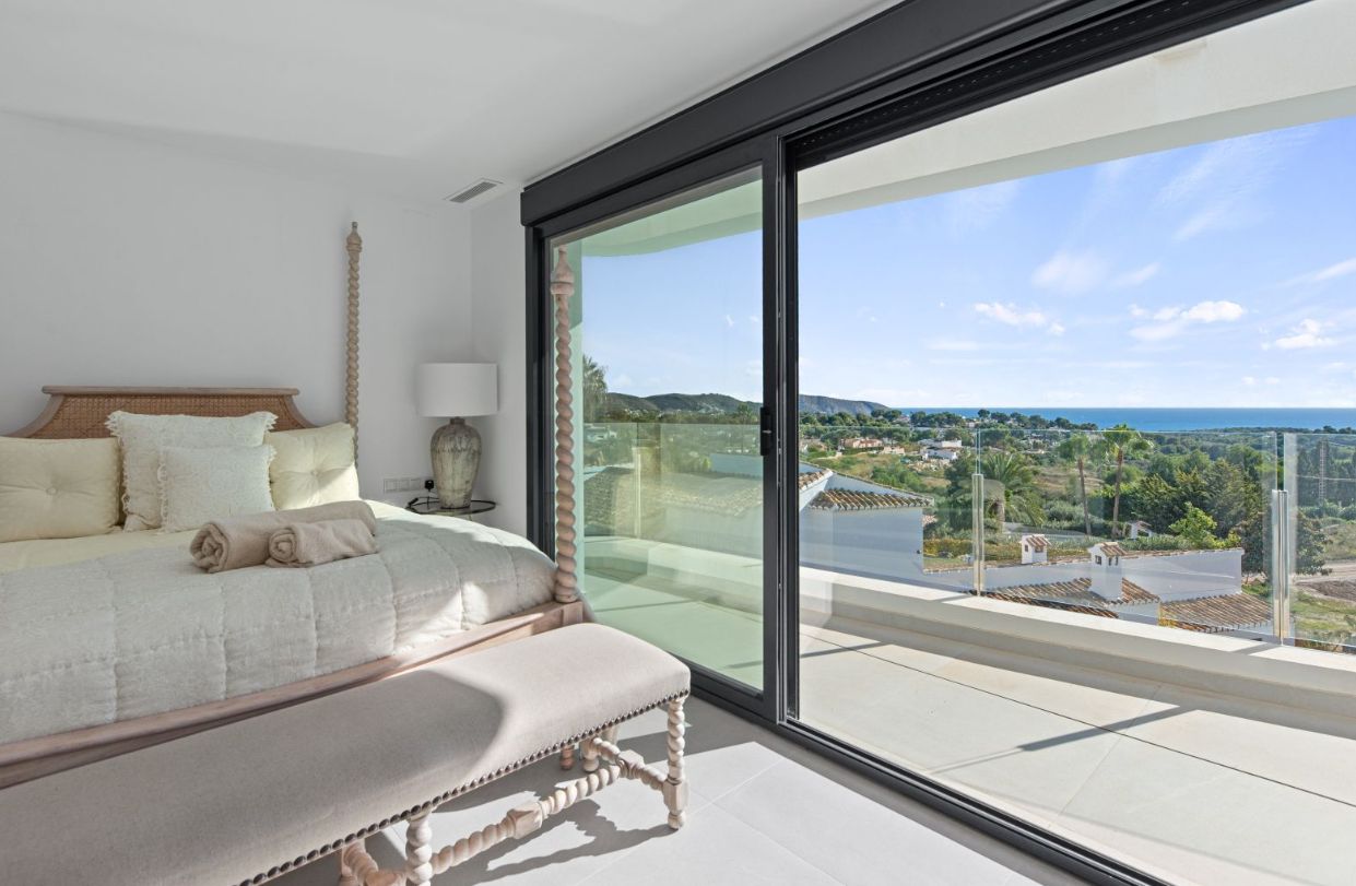 Villa spectaculaire neuve avec vue panoramique sur la mer à Moraira.