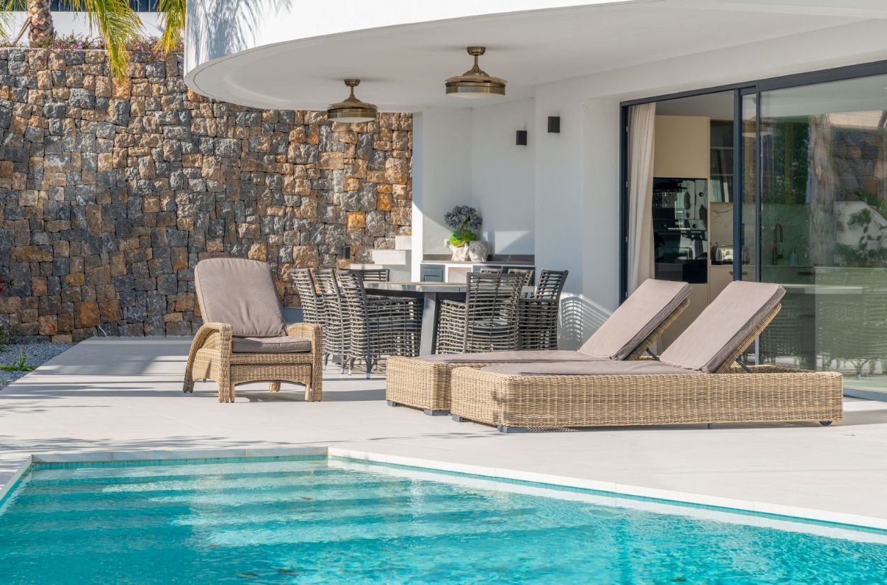 Villa spectaculaire neuve avec vue panoramique sur la mer à Moraira.