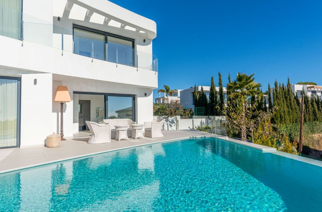 Villa spectaculaire neuve avec vue panoramique sur la mer à Moraira.