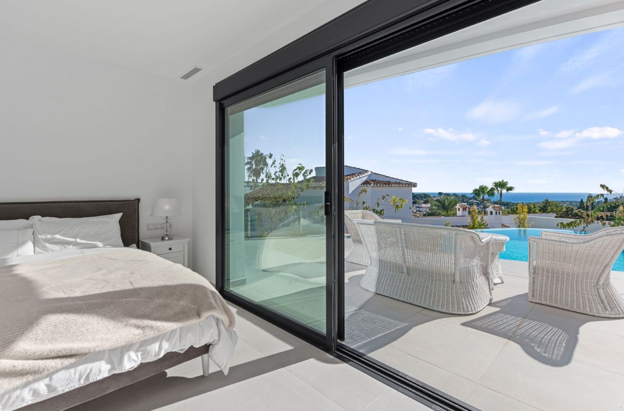 Villa spectaculaire neuve avec vue panoramique sur la mer à Moraira.