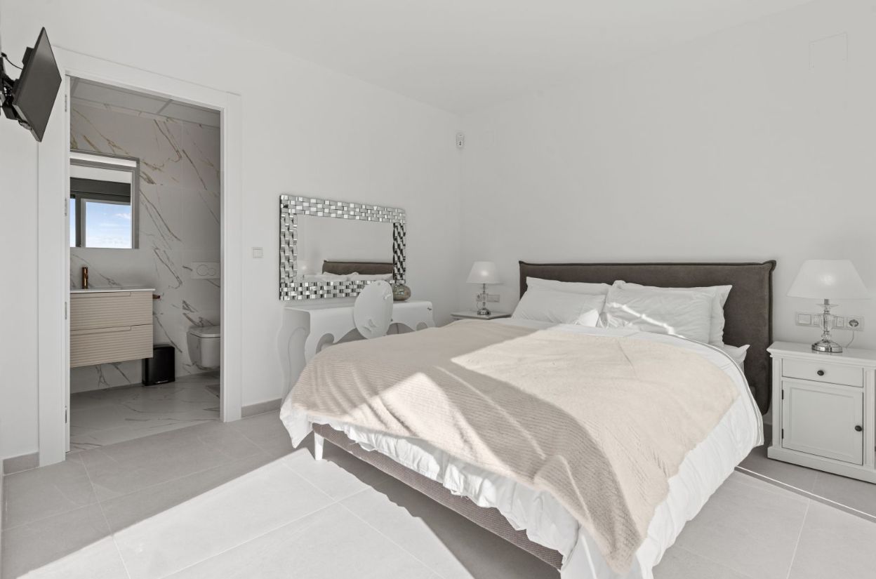 Villa spectaculaire neuve avec vue panoramique sur la mer à Moraira.