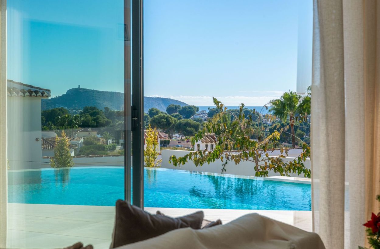 Villa spectaculaire neuve avec vue panoramique sur la mer à Moraira.