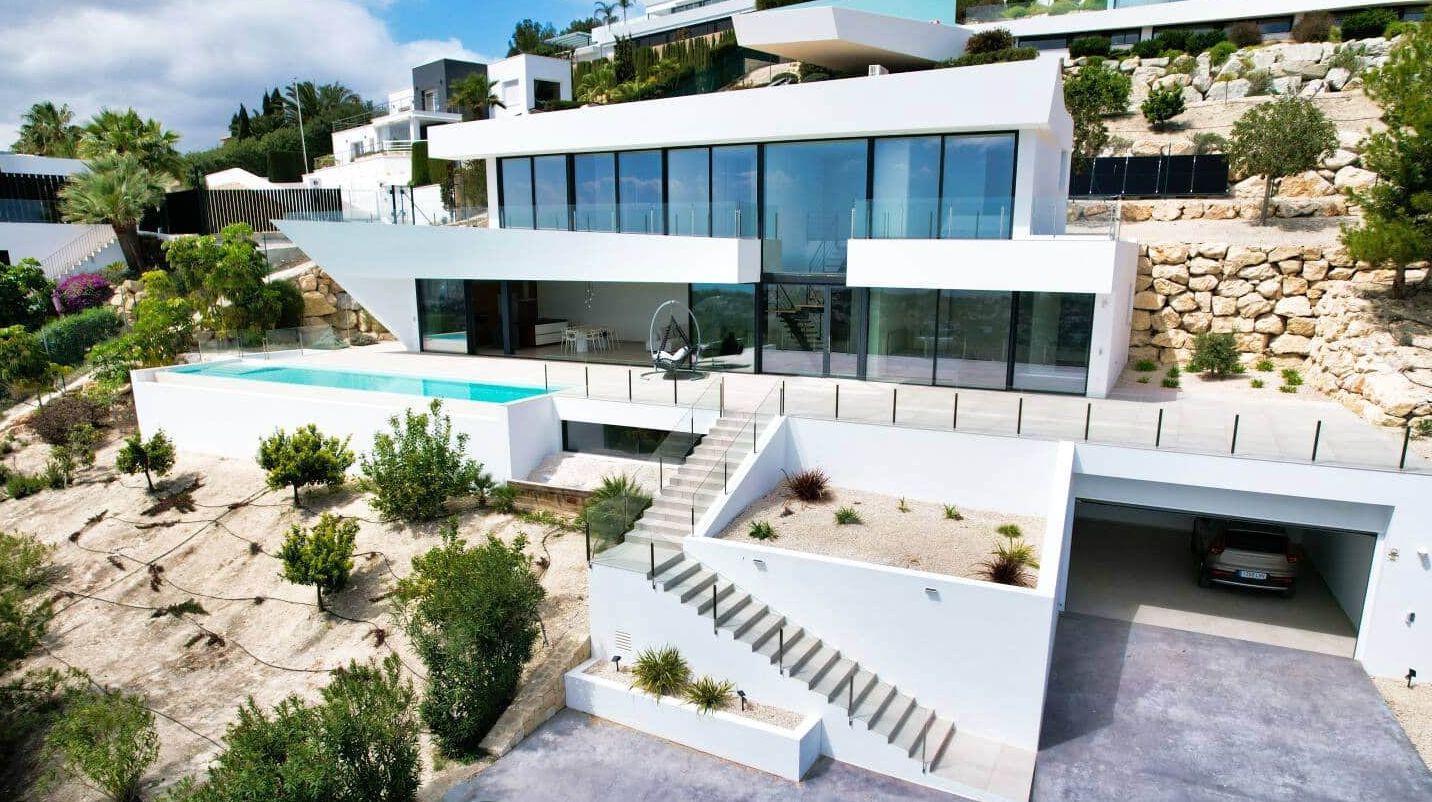 Villa de Lujo Exclusiva con Vistas Panorámicas al Mar en Benissa