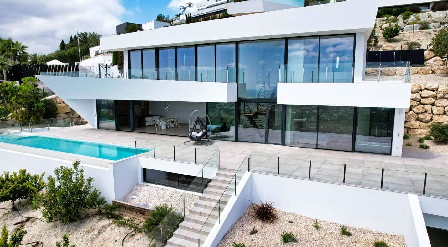 Villa de Lujo Exclusiva con Vistas Panorámicas al Mar en Benissa