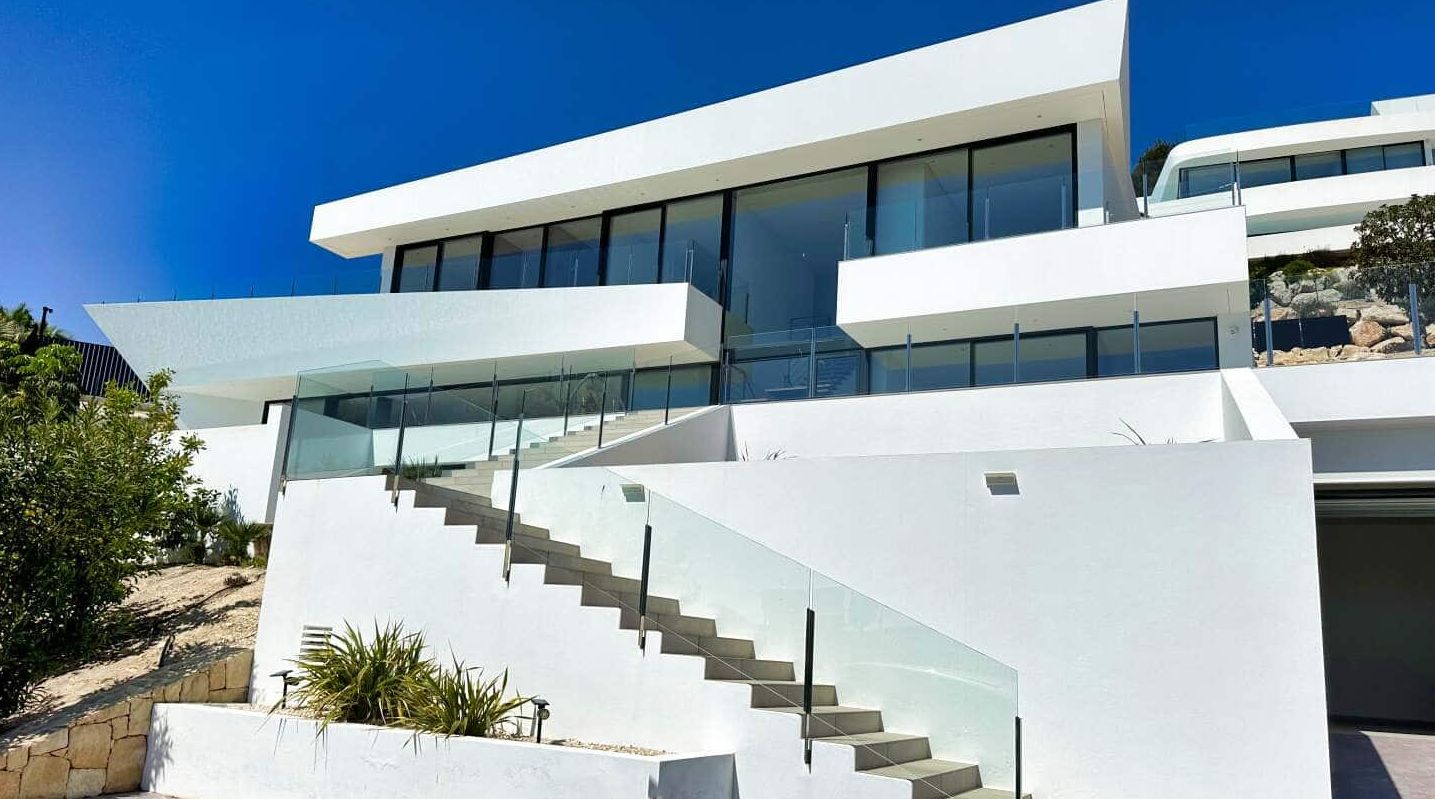 Villa de Lujo Exclusiva con Vistas Panorámicas al Mar en Benissa