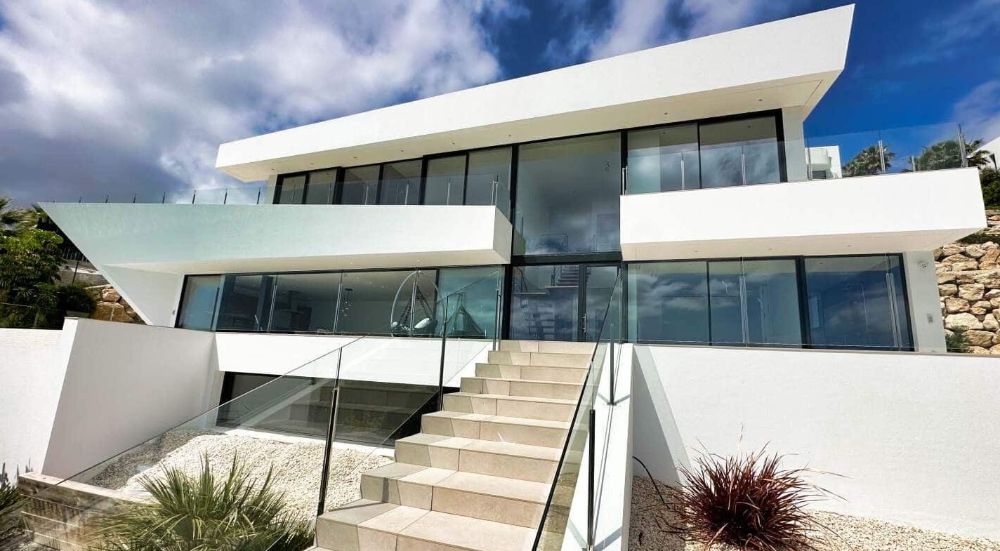 Villa de Lujo Exclusiva con Vistas Panorámicas al Mar en Benissa