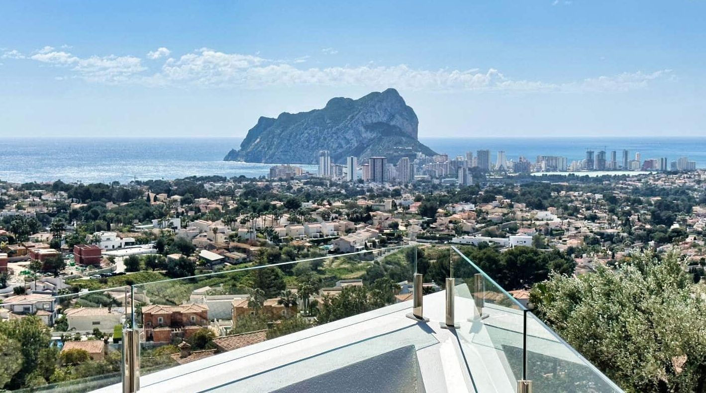 Villa de Lujo Exclusiva con Vistas Panorámicas al Mar en Benissa