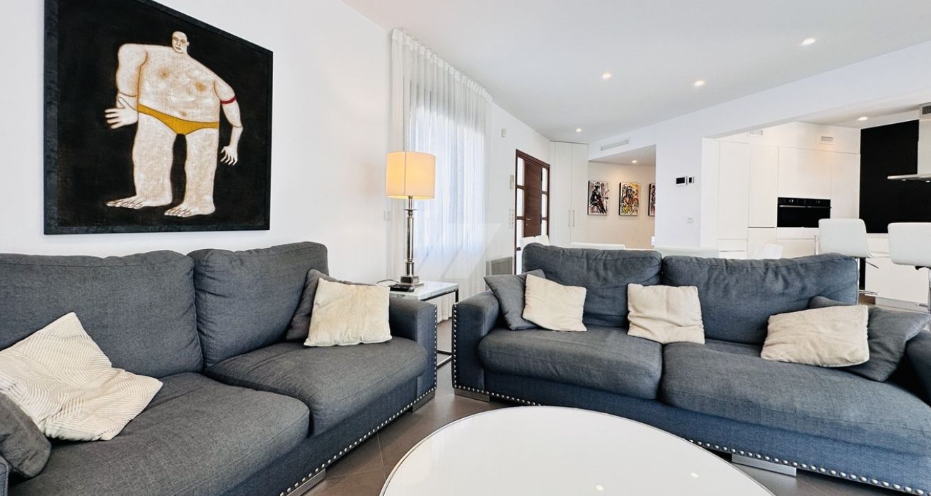 Villa moderne exclusive de plain-pied à Moraira, à deux pas de la mer et de tous les services.