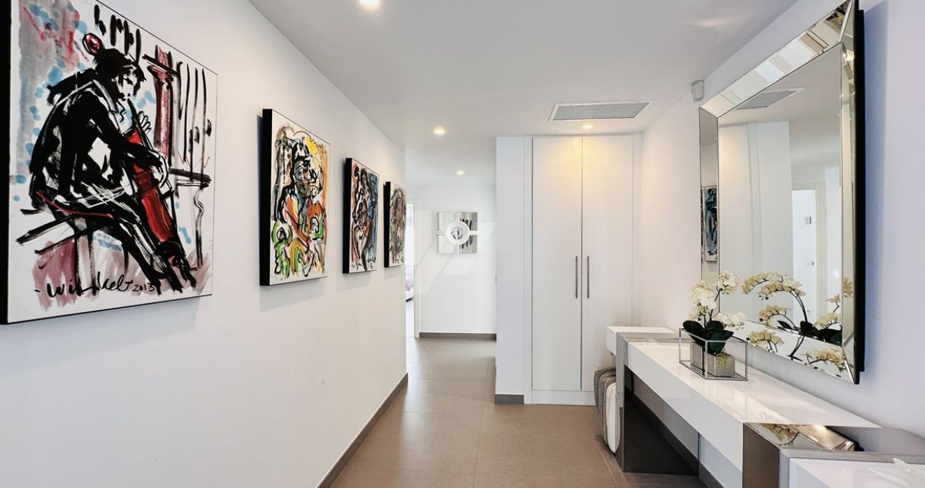 Villa moderne exclusive de plain-pied à Moraira, à deux pas de la mer et de tous les services.