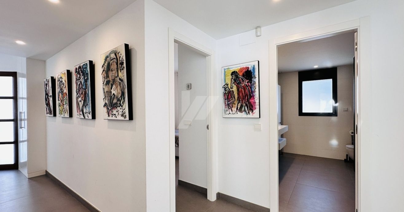 Villa moderne exclusive de plain-pied à Moraira, à deux pas de la mer et de tous les services.