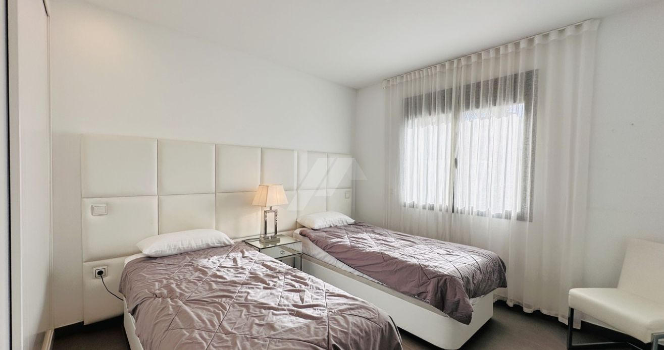 Villa moderne exclusive de plain-pied à Moraira, à deux pas de la mer et de tous les services.