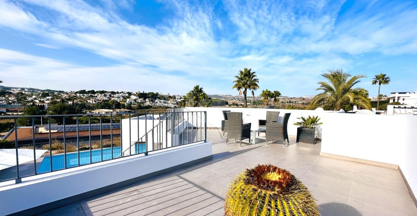 Villa moderne exclusive de plain-pied à Moraira, à deux pas de la mer et de tous les services.