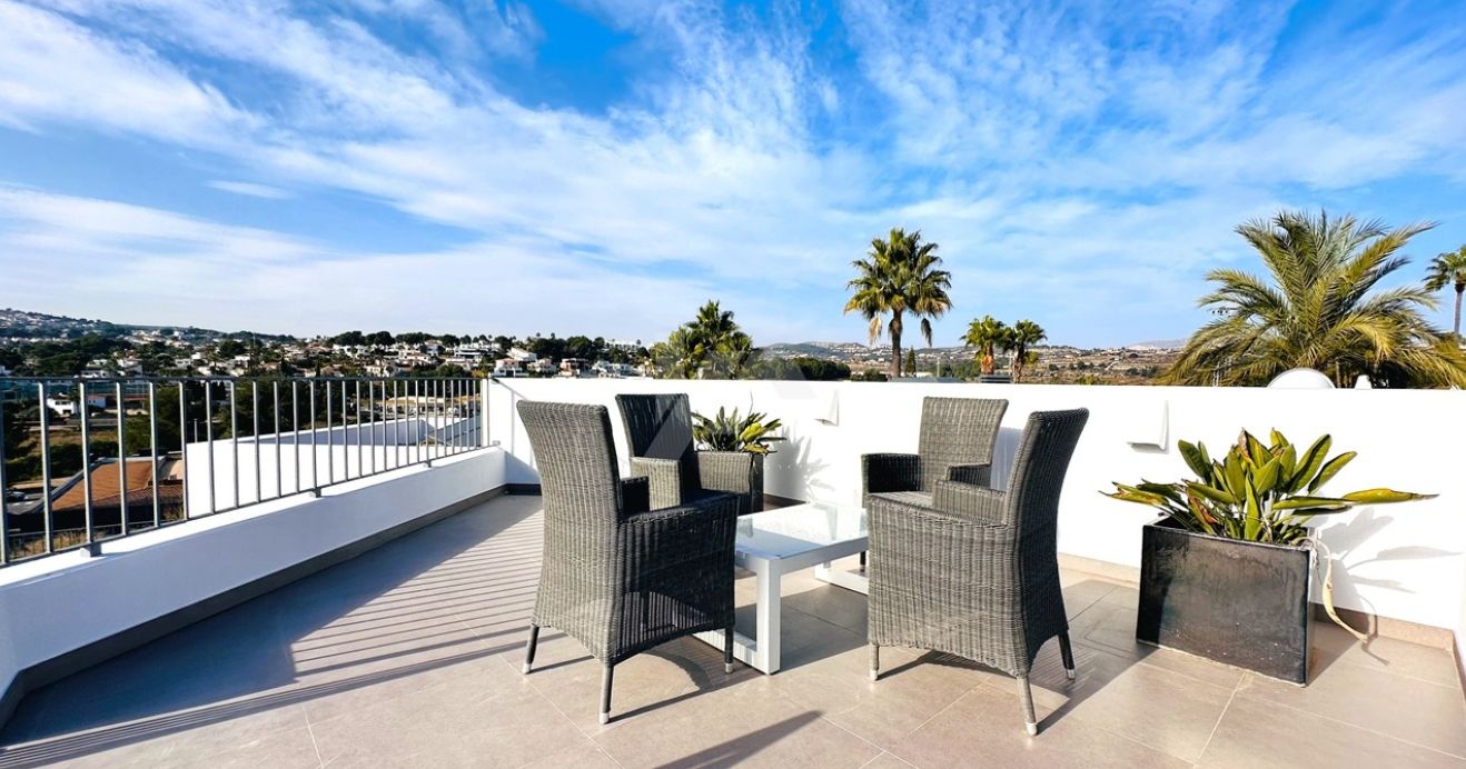 Villa moderne exclusive de plain-pied à Moraira, à deux pas de la mer et de tous les services.