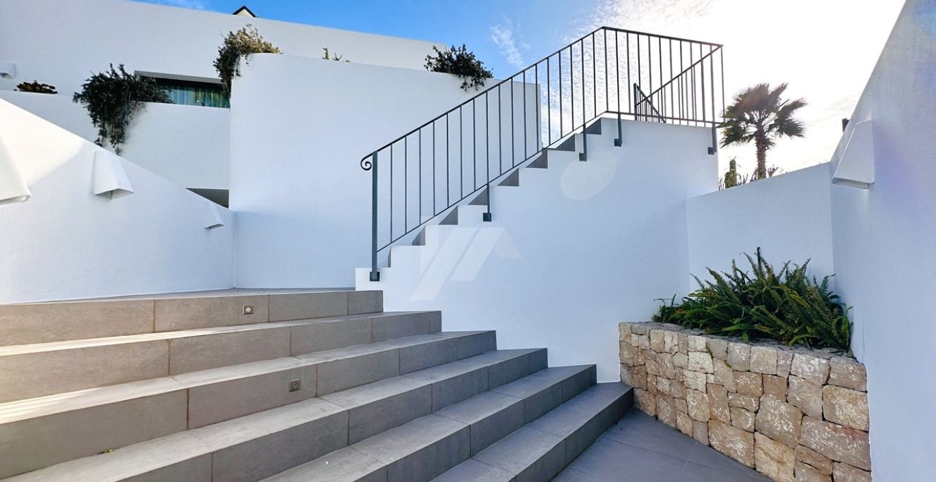 Villa moderne exclusive de plain-pied à Moraira, à deux pas de la mer et de tous les services.