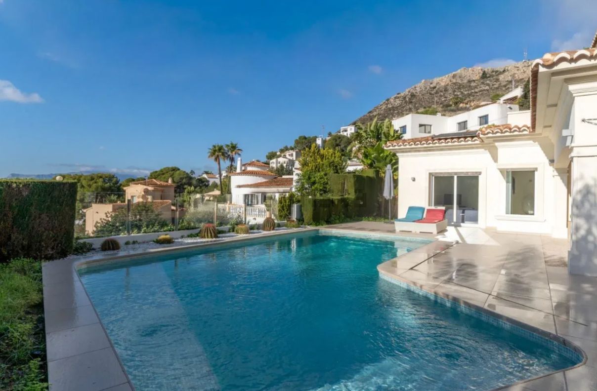 Villa med havutsikt i Moraira med 4 soverom