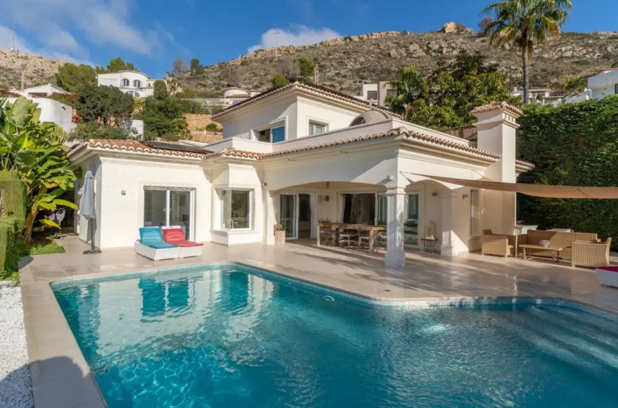 Villa med havutsikt i Moraira med 4 soverom