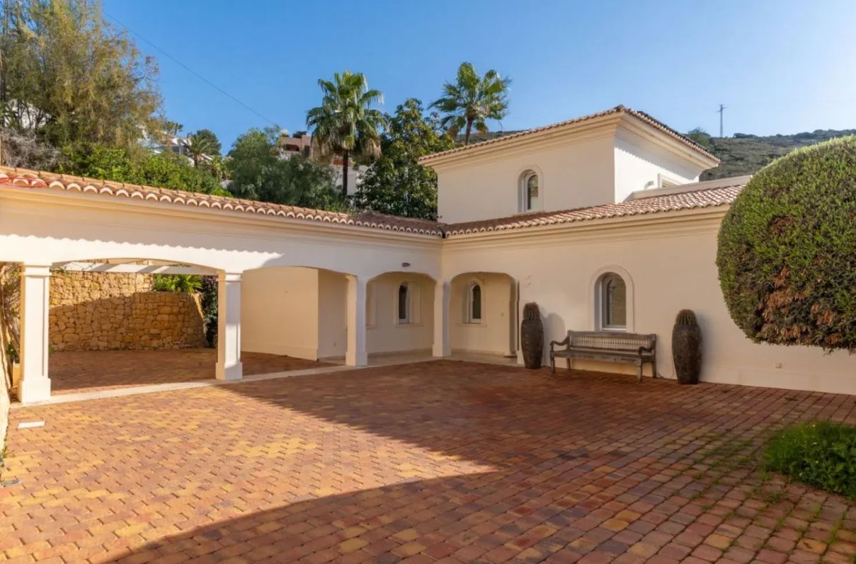Villa med havutsikt i Moraira med 4 soverom