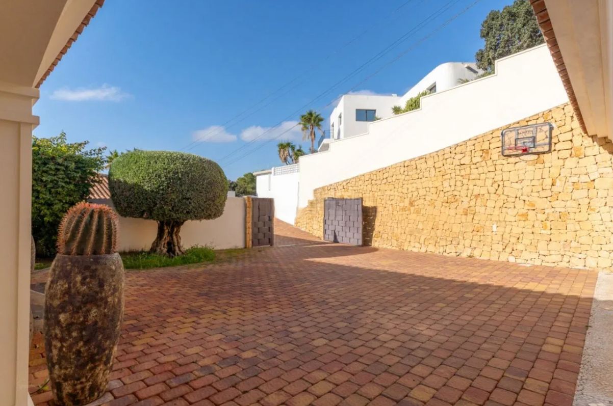 Villa med havutsikt i Moraira med 4 soverom