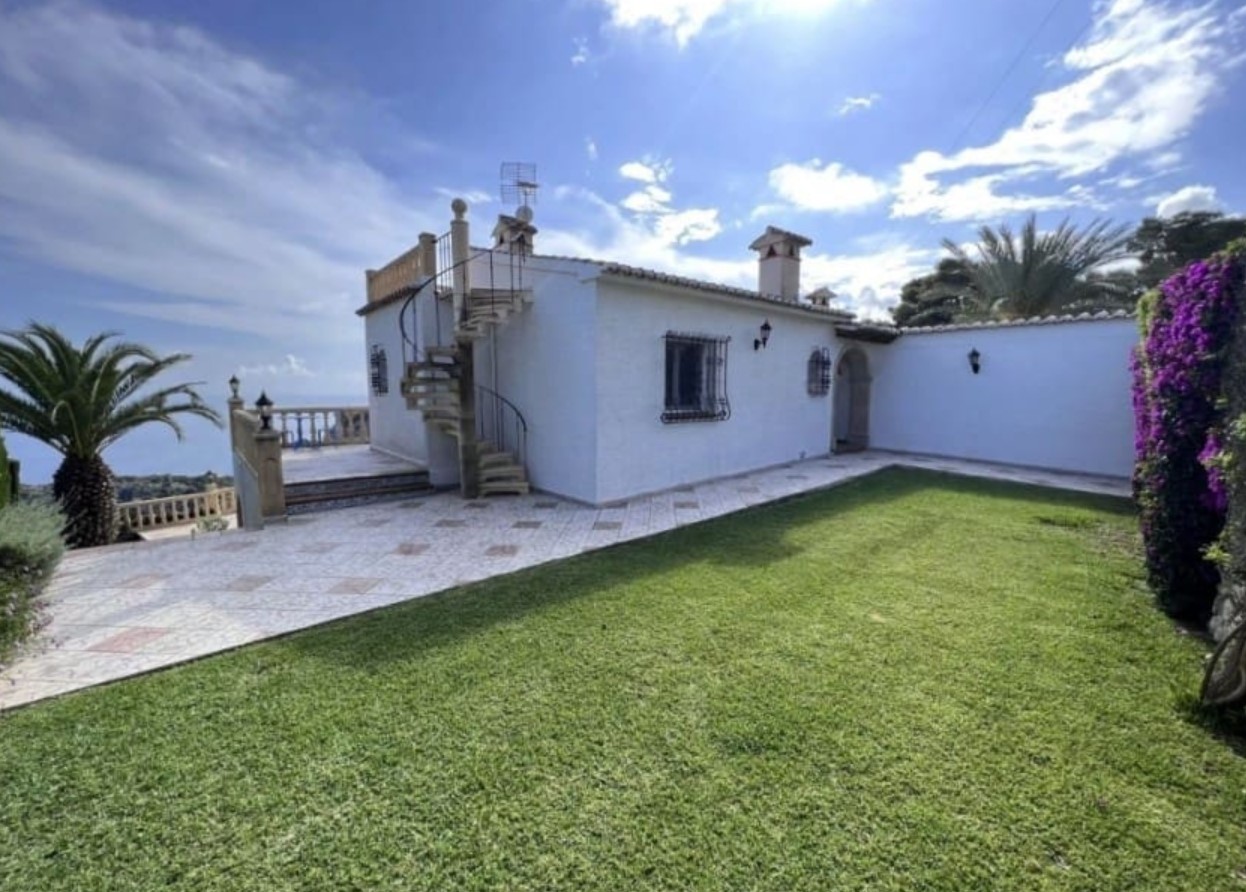 Spektakuläre Villa mit 3 Schlafzimmern und Meerblick in der Cala Ambolo - Javea
