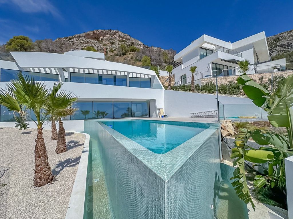 Villa à vendre avec 4 chambres et piscine à Altea