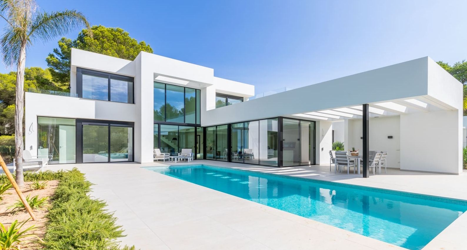 Villa de luxe neuve à Jávea – Terrain sud de 1.032 m², piscine chauffée et haute efficacité énergétique.