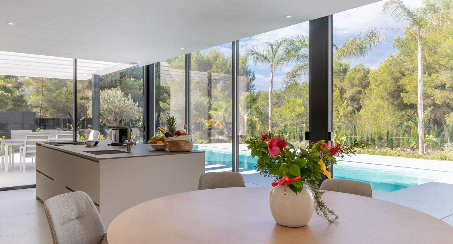 Villa de luxe neuve à Jávea – Terrain sud de 1.032 m², piscine chauffée et haute efficacité énergétique.