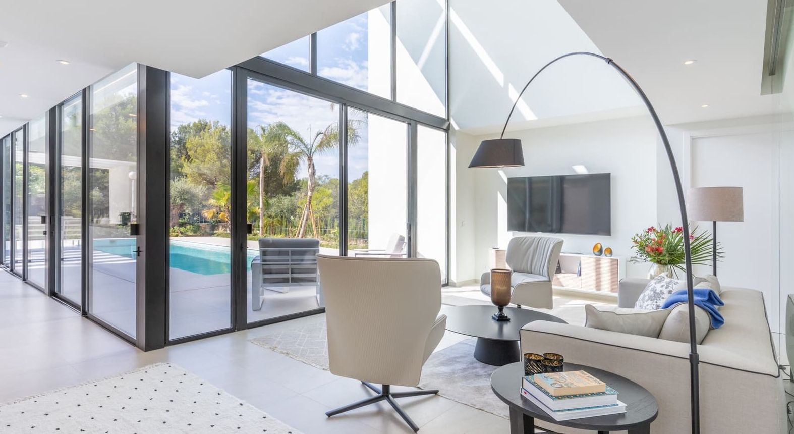 Villa de luxe neuve à Jávea – Terrain sud de 1.032 m², piscine chauffée et haute efficacité énergétique.