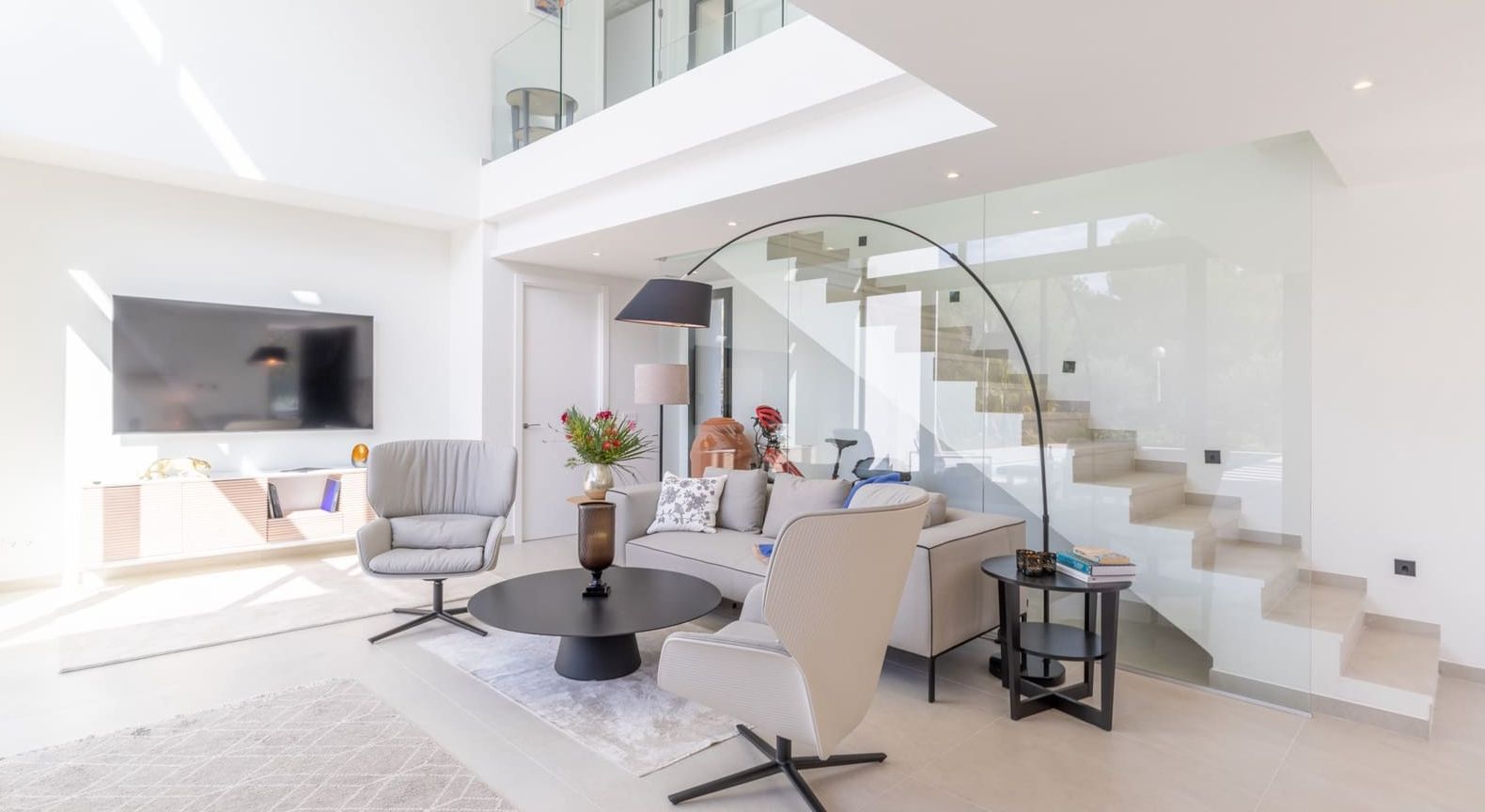 Villa de luxe neuve à Jávea – Terrain sud de 1.032 m², piscine chauffée et haute efficacité énergétique.