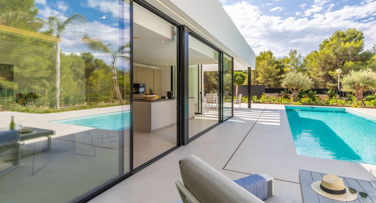 Villa de luxe neuve à Jávea – Terrain sud de 1.032 m², piscine chauffée et haute efficacité énergétique.