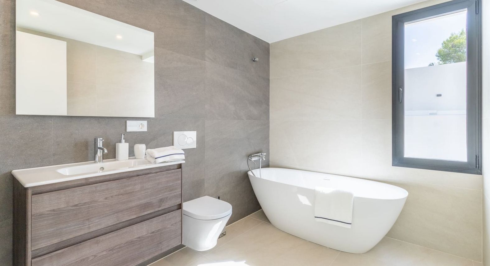 Villa de luxe neuve à Jávea – Terrain sud de 1.032 m², piscine chauffée et haute efficacité énergétique.