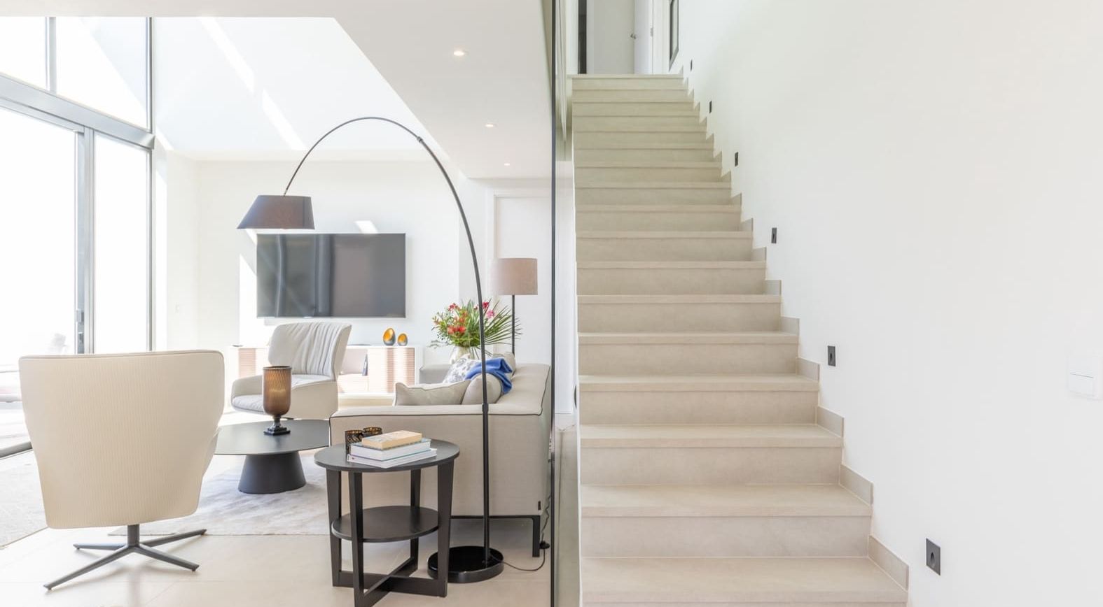 Villa de luxe neuve à Jávea – Terrain sud de 1.032 m², piscine chauffée et haute efficacité énergétique.