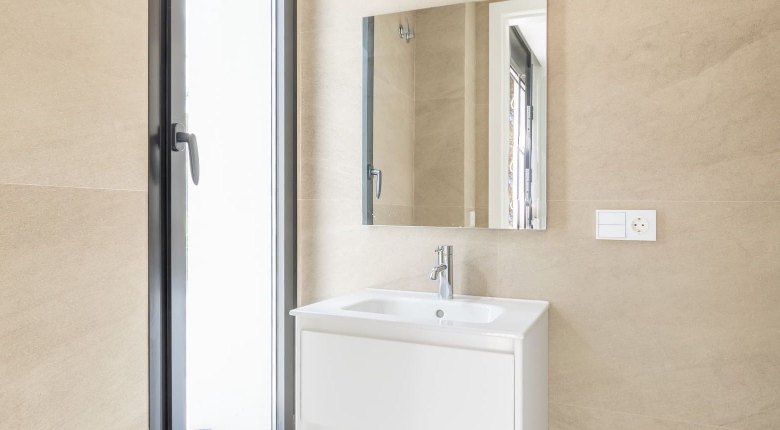 Villa de luxe neuve à Jávea – Terrain sud de 1.032 m², piscine chauffée et haute efficacité énergétique.