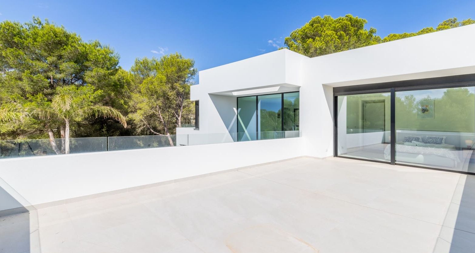 Villa de luxe neuve à Jávea – Terrain sud de 1.032 m², piscine chauffée et haute efficacité énergétique.