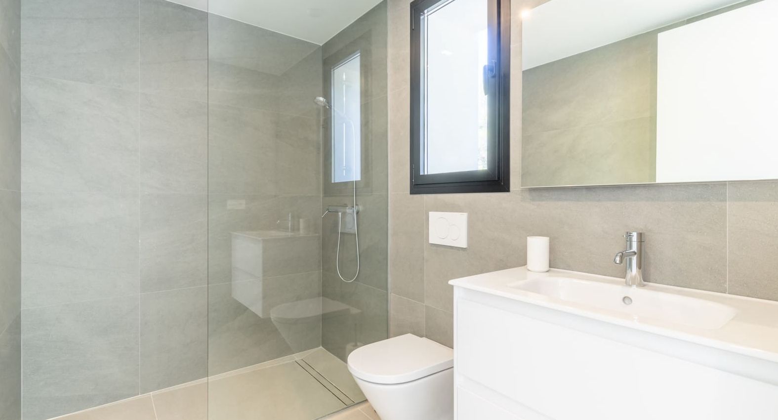 Villa de luxe neuve à Jávea – Terrain sud de 1.032 m², piscine chauffée et haute efficacité énergétique.