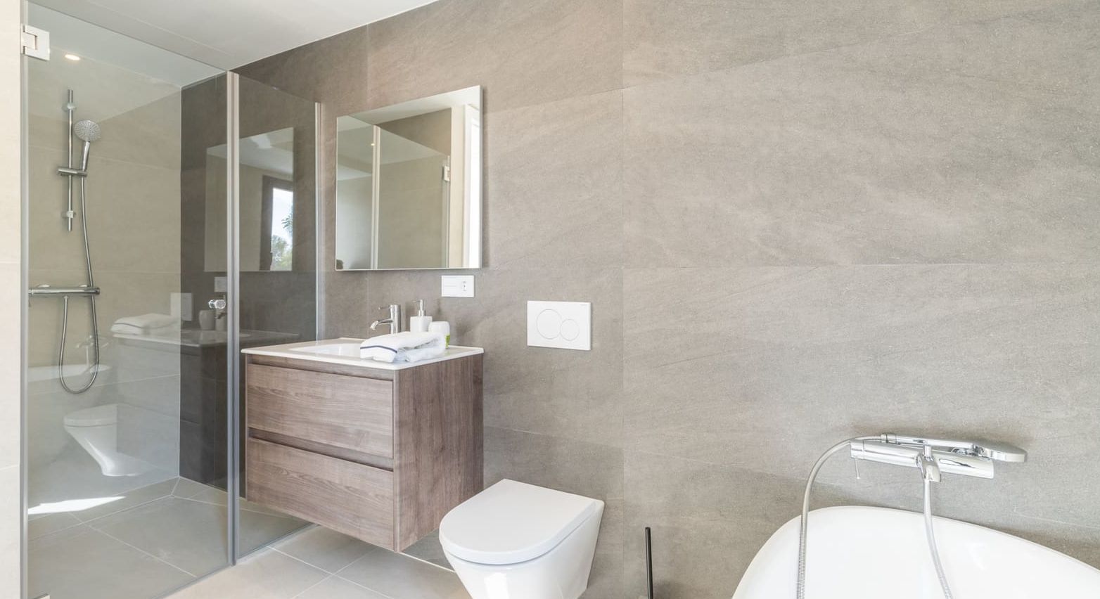 Villa de luxe neuve à Jávea – Terrain sud de 1.032 m², piscine chauffée et haute efficacité énergétique.