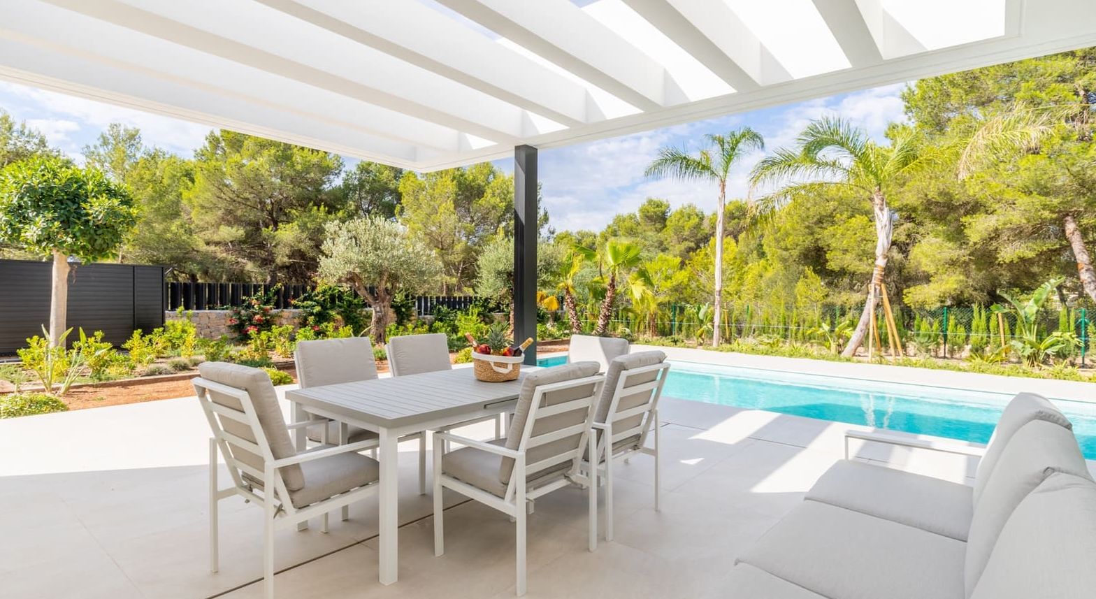 Villa de luxe neuve à Jávea – Terrain sud de 1.032 m², piscine chauffée et haute efficacité énergétique.
