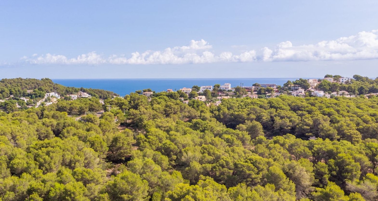Villa de luxe neuve à Jávea – Terrain sud de 1.032 m², piscine chauffée et haute efficacité énergétique.