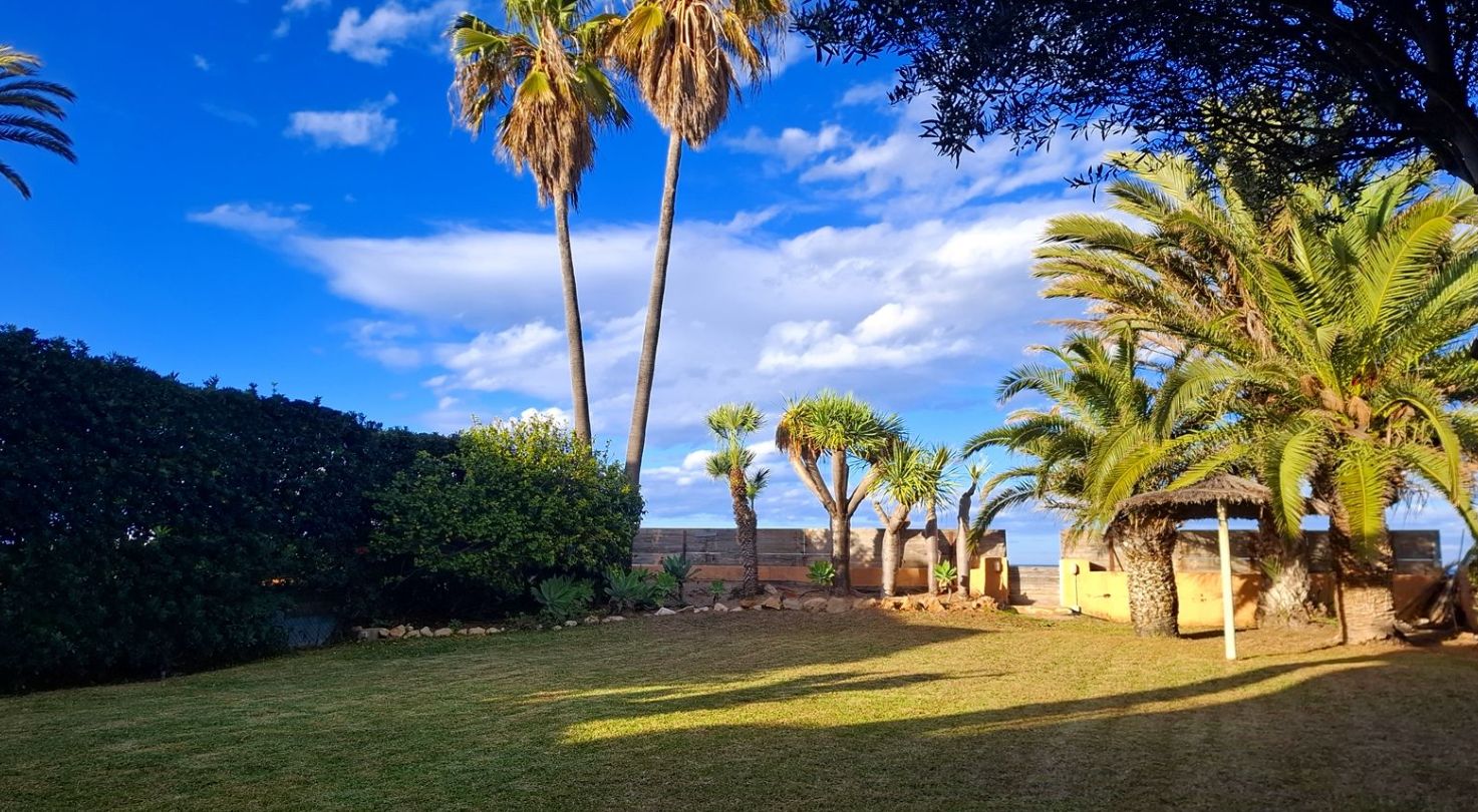 Villa exclusive en première ligne de plage à Las Marinas, Dénia
