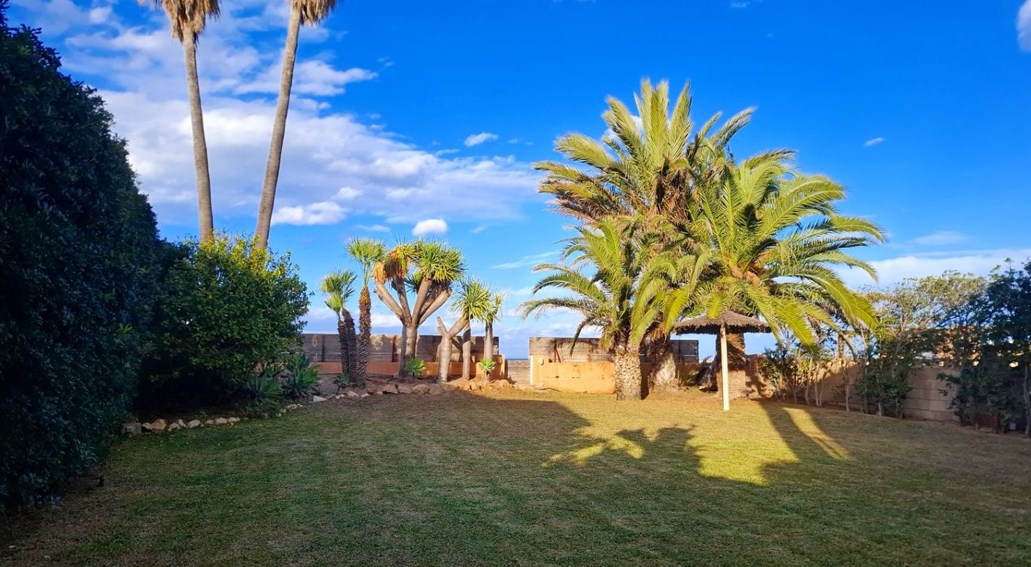 Villa exclusive en première ligne de plage à Las Marinas, Dénia