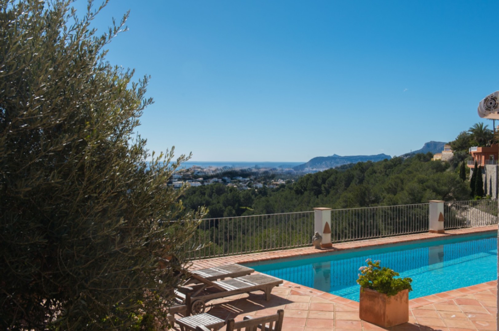 Villa méditerranéenne exclusive avec des vues imprenables sur la mer à Moraira