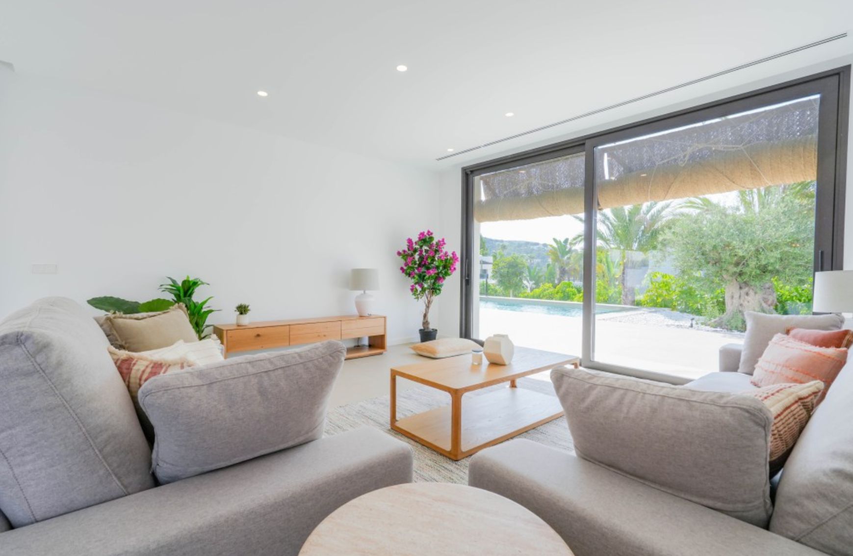 Villa ibicenca neuve avec vue sur la mer à Moraira