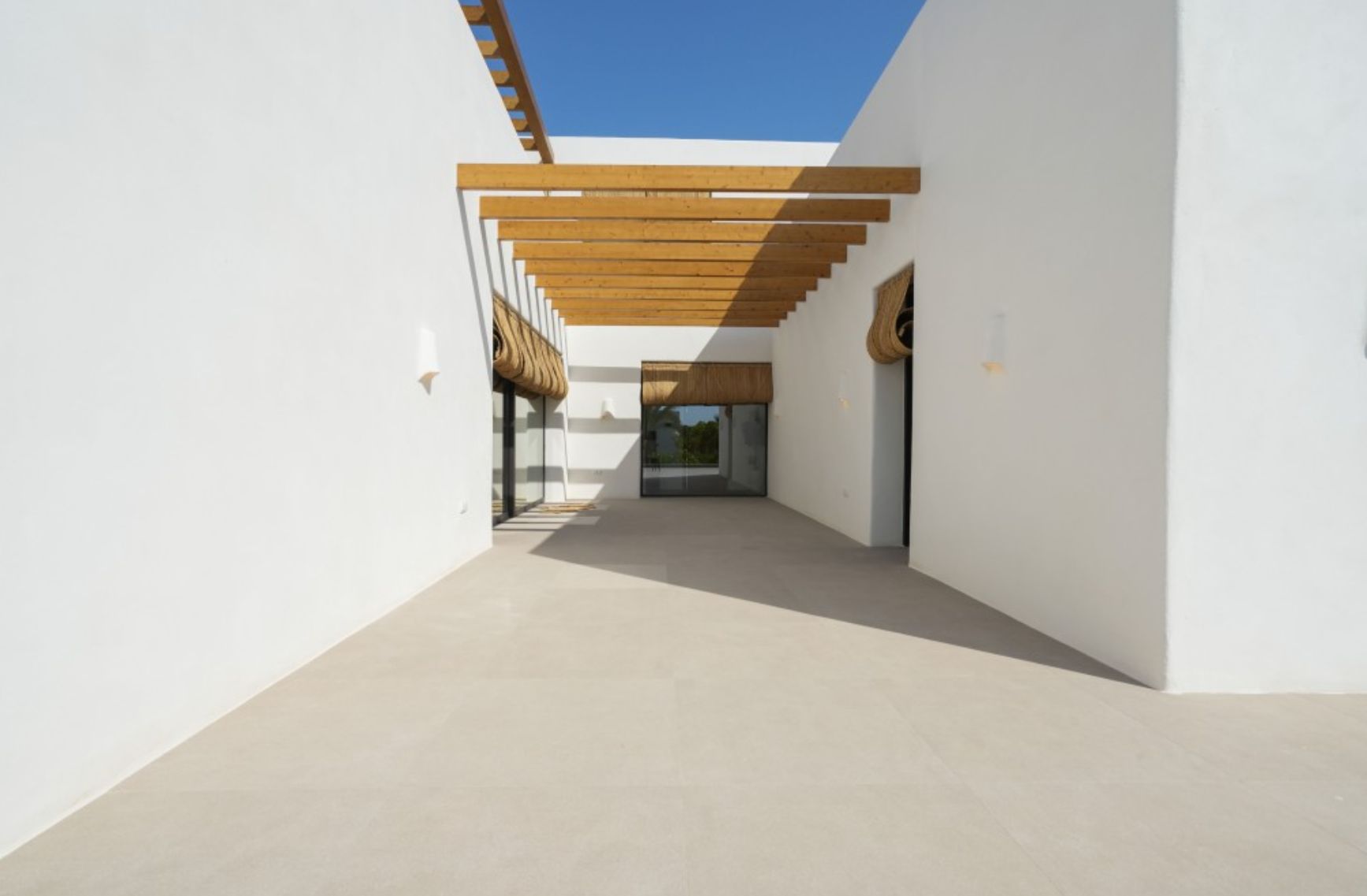 Villa ibicenca neuve avec vue sur la mer à Moraira