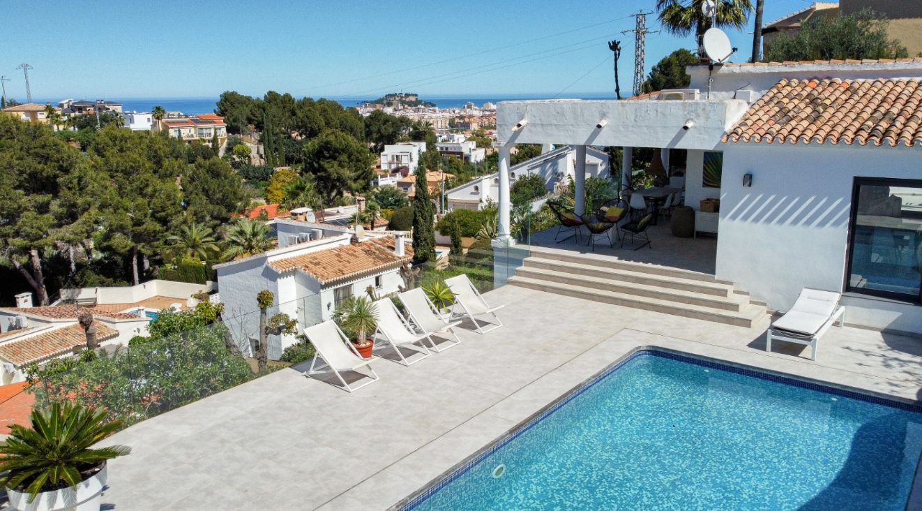 Villa mediterránea reformada con vistas al mar en Dénia – lista para entrar a vivir