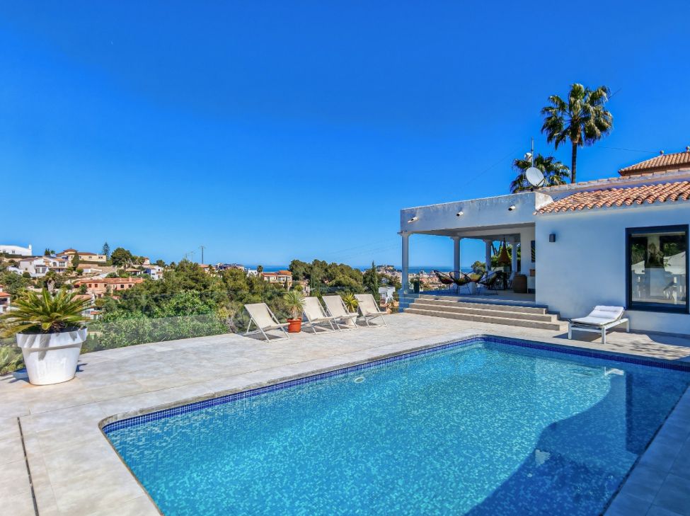 Villa mediterránea reformada con vistas al mar en Dénia – lista para entrar a vivir