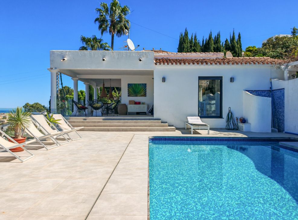 Villa mediterránea reformada con vistas al mar en Dénia – lista para entrar a vivir