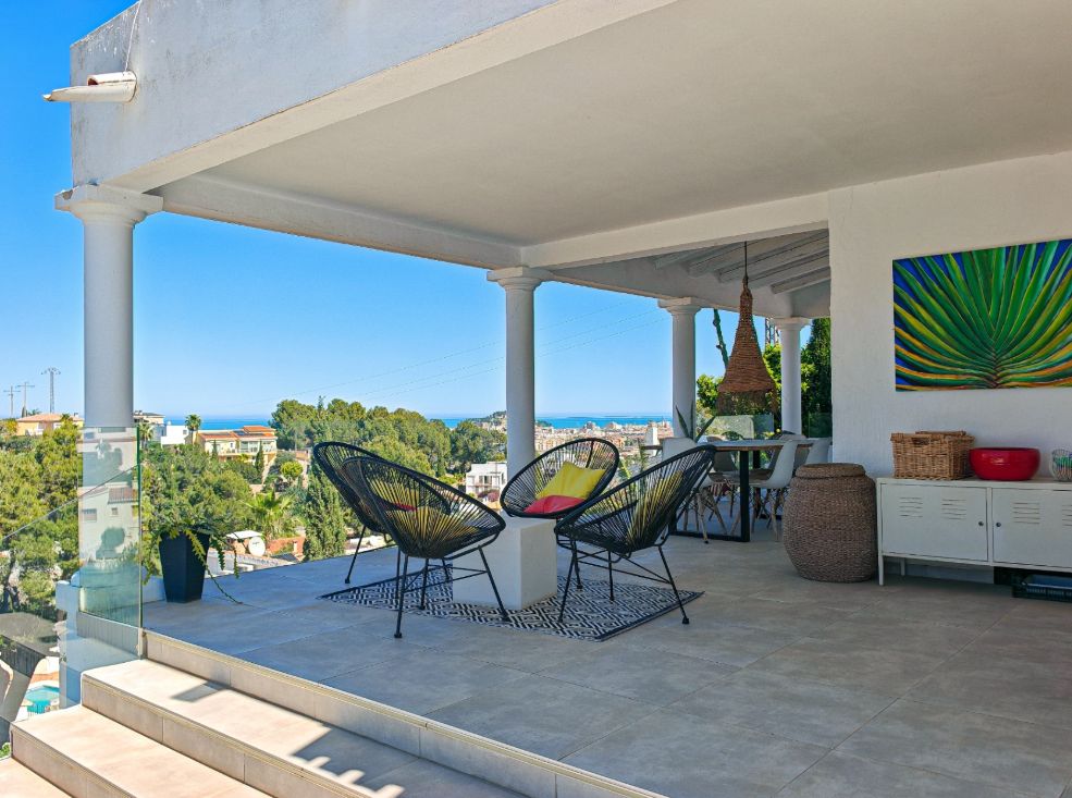 Villa mediterránea reformada con vistas al mar en Dénia – lista para entrar a vivir