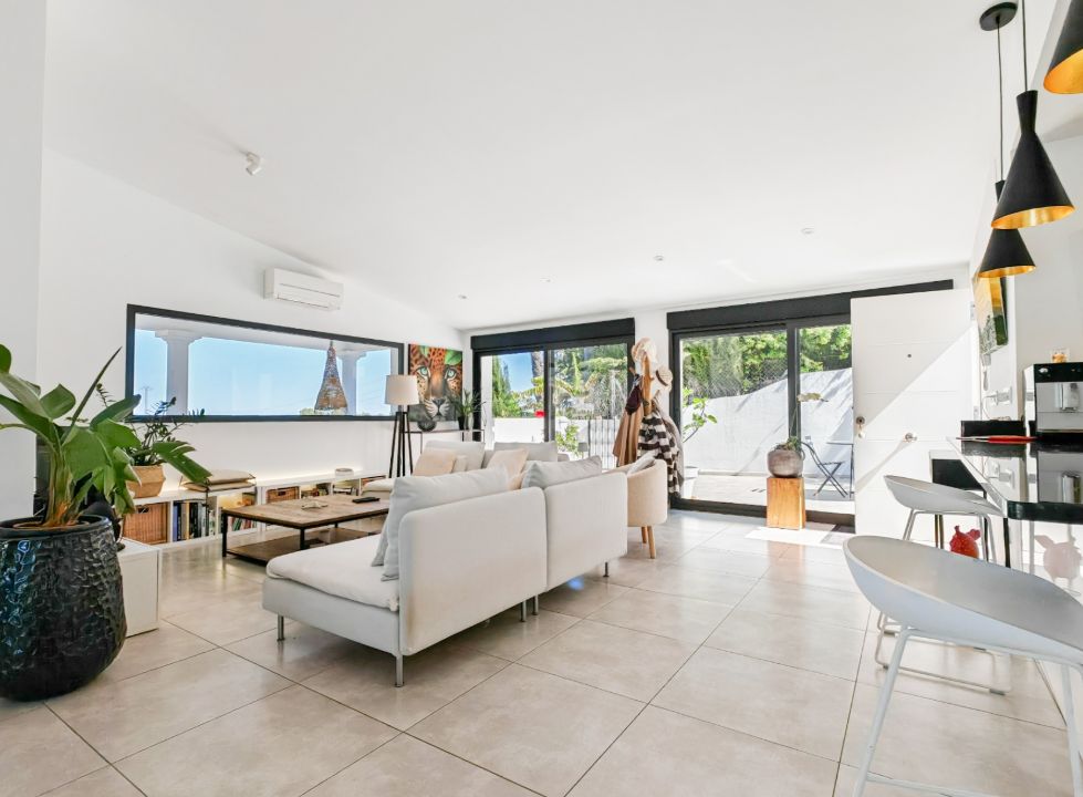 Villa mediterránea reformada con vistas al mar en Dénia – lista para entrar a vivir