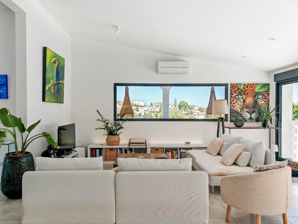 Villa mediterránea reformada con vistas al mar en Dénia – lista para entrar a vivir