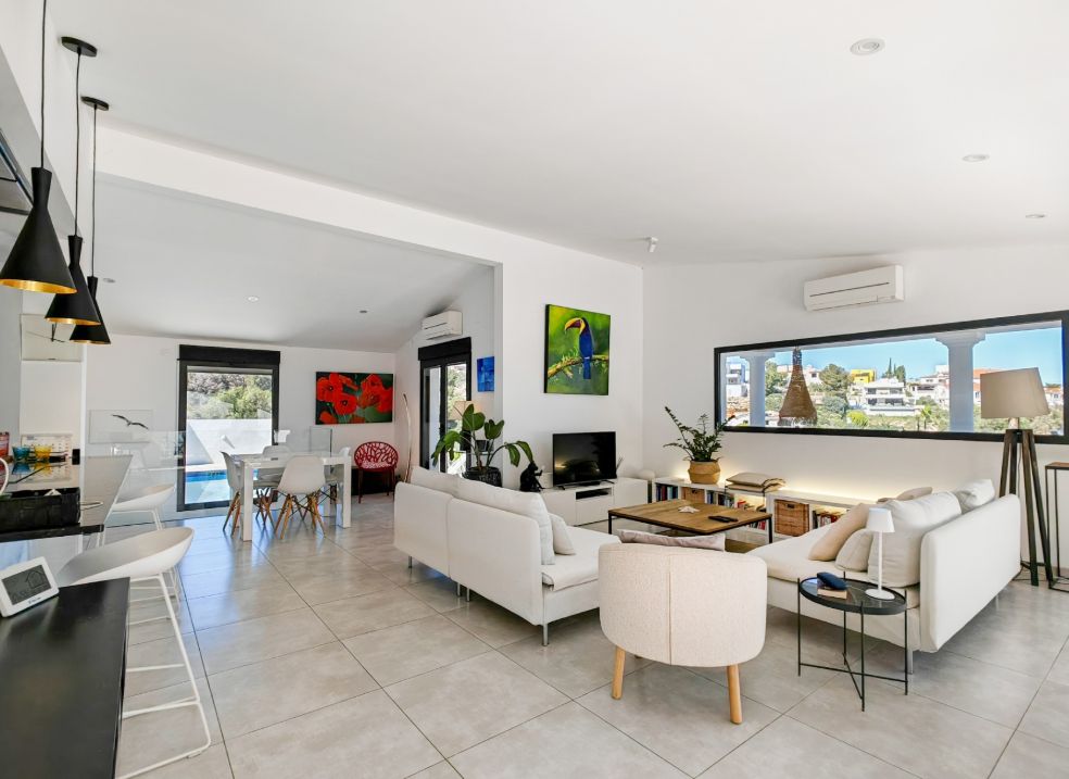 Villa mediterránea reformada con vistas al mar en Dénia – lista para entrar a vivir
