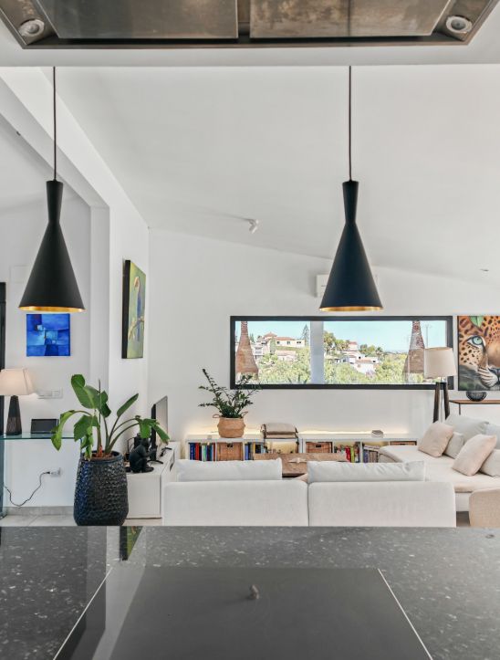 Villa mediterránea reformada con vistas al mar en Dénia – lista para entrar a vivir